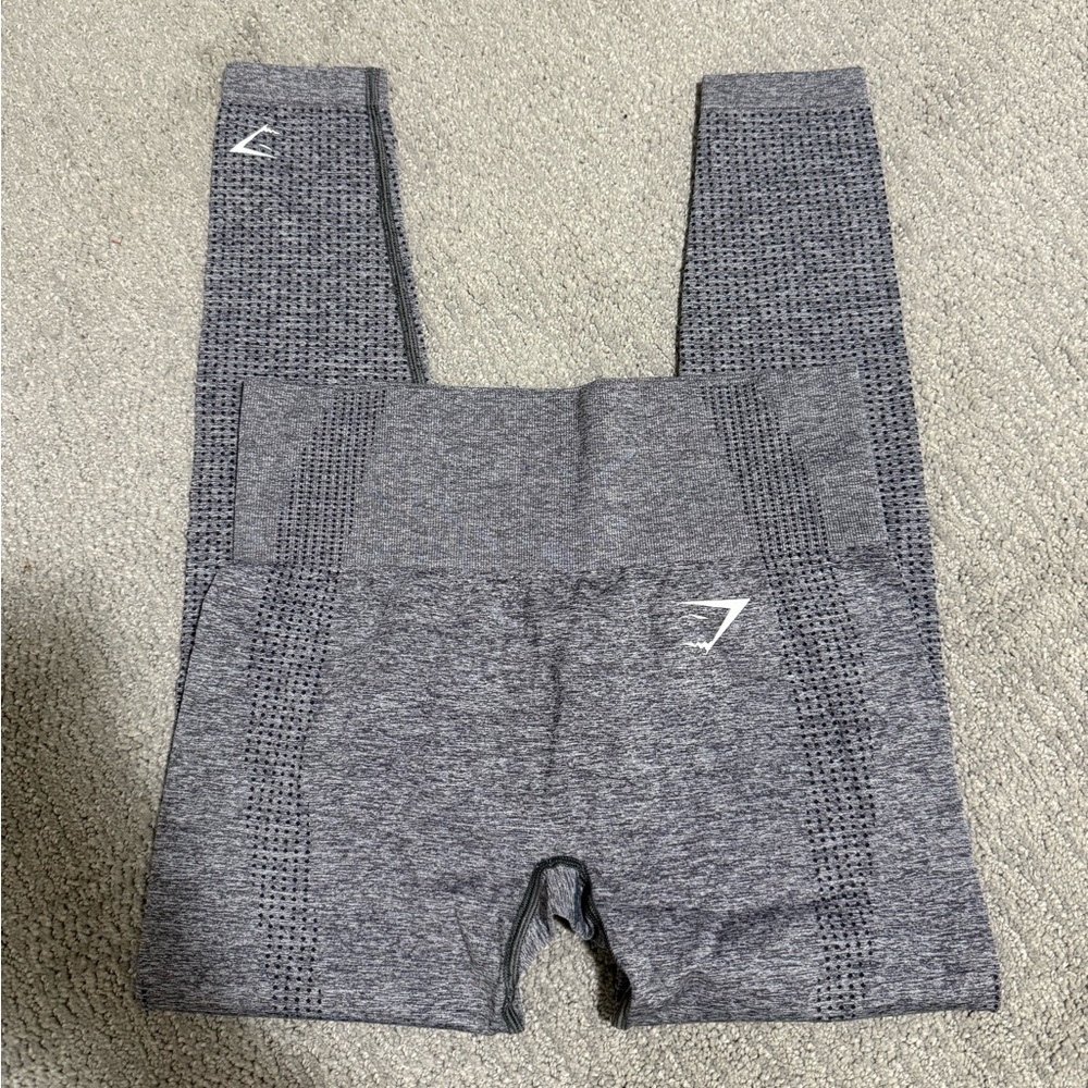 Gymshark women’s Charcoal Seamless Performance Leggings size small
